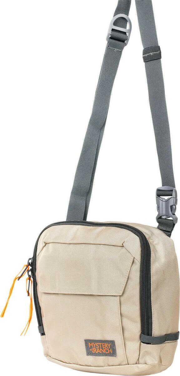 Mystery Ranch District 4 Hummus