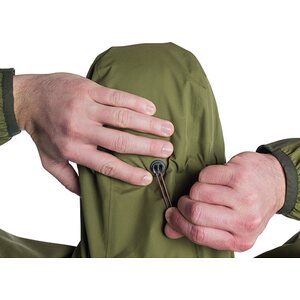 The hood adjusts for a secure fit and is cut to maintain maximum peripheral vision. Additional stretch at the cuffs and hood to seal out drafts and protect core heat