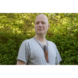 Juha Perttula Tumma Sormisuojapuukko