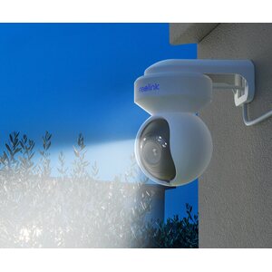 Reolink E1 Outdoor 5MP PTZ Auto Tracking AI WiFi kamera LED-kohdevaloilla