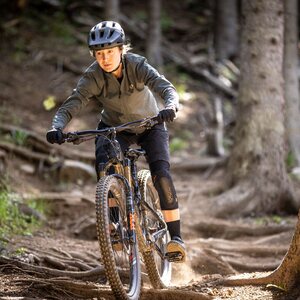 Lazer Coyote KinetiCore bicycle helmet