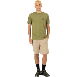 Model is 186cm / 6'1" and is wearing size L