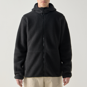 The model is 184 cm tall and wears size L.