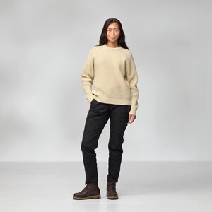Model is 178 cm and wears size S.
