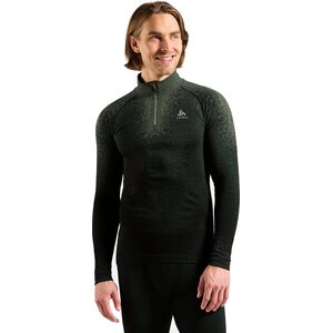 Model is 187 cm tall and wears size L