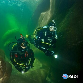 PADI Junior Open Water Diver - laitesukelluksen peruskurssi kuivapukuluokituksella (OWD+Dry Suit Specialty 10-15v.)