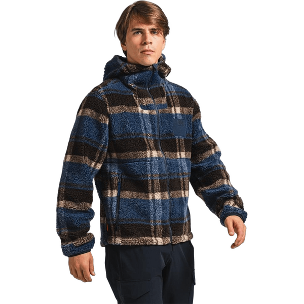 Model is 187 cm tall and wears size M